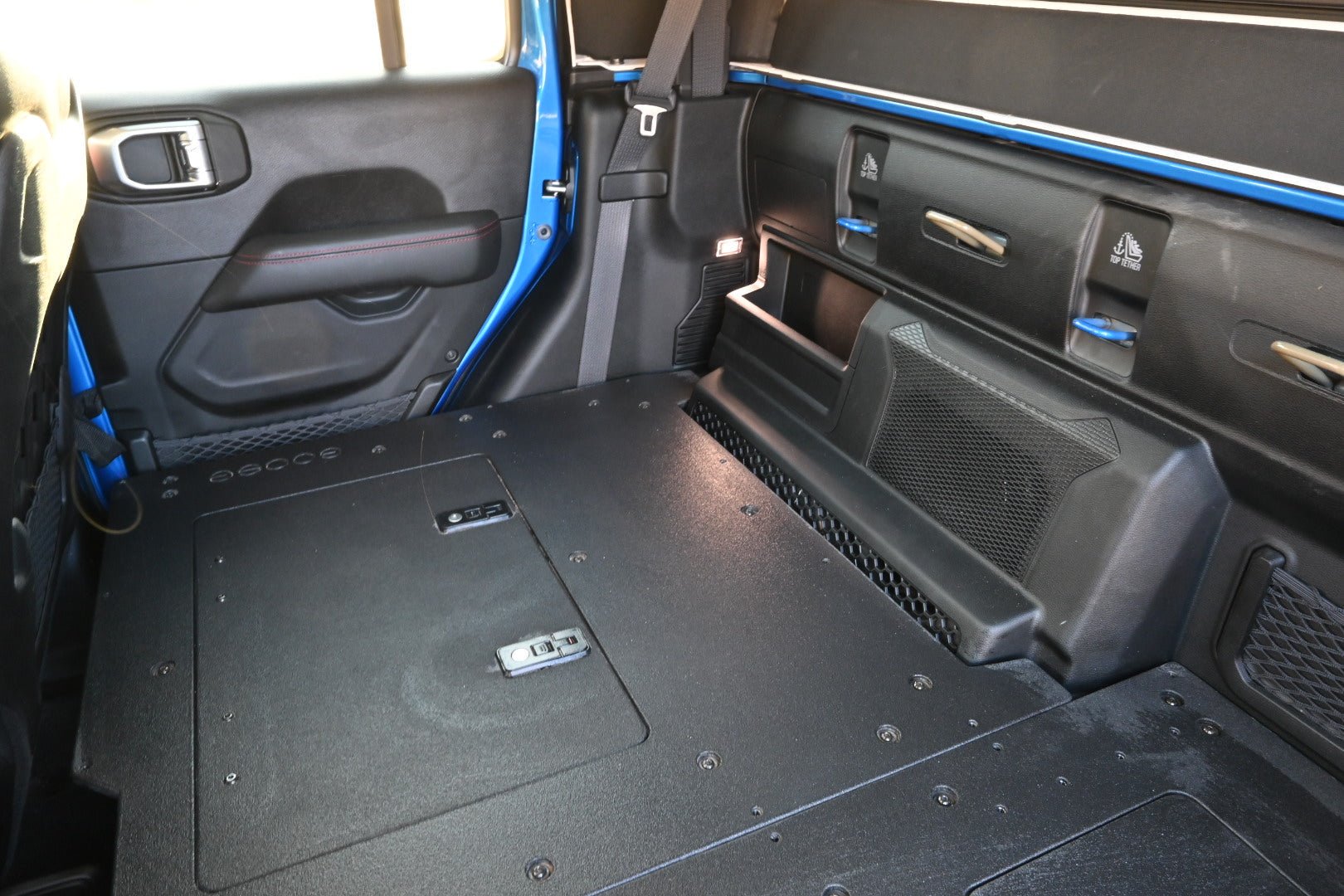 Goose Gear Jeep Gladiator 2019-Present JT 4 Door - Second Row Seat Delete Plate System - High Platform