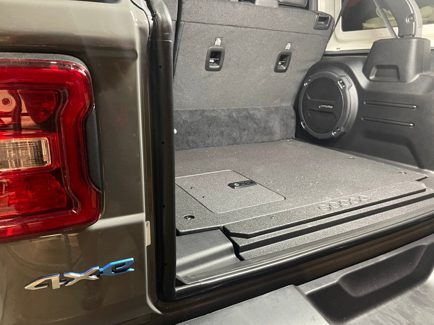 Goose Gear Jeep Wrangler 2021-Present 4xe 4 Door - Rear Plate System