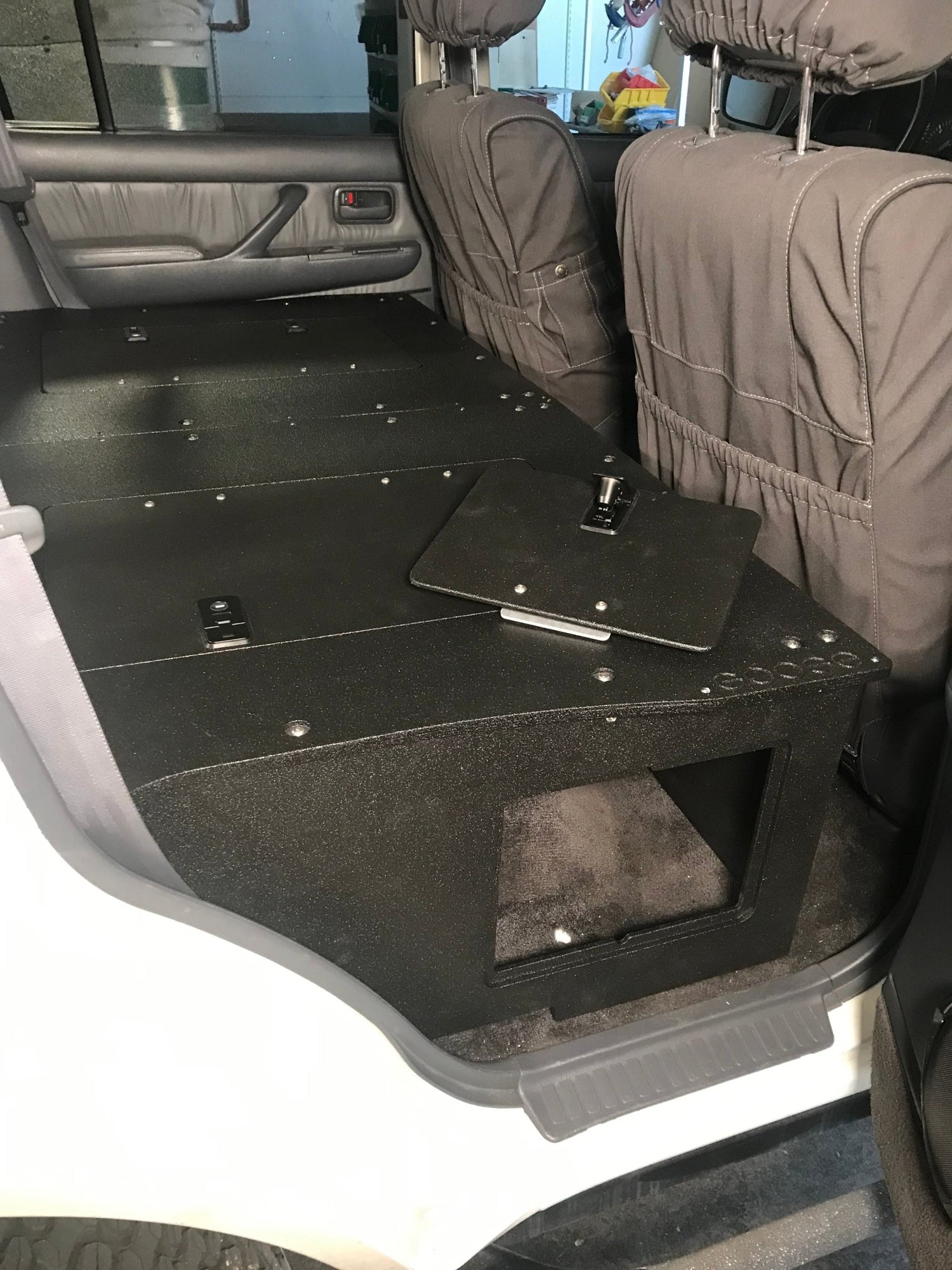 Goose Gear Stealth Sleep and Storage Packaged for Toyota Land Cruiser 1991-1997 80 Series - 43-3/8&quot; W x 8&quot; H x 40&quot; D