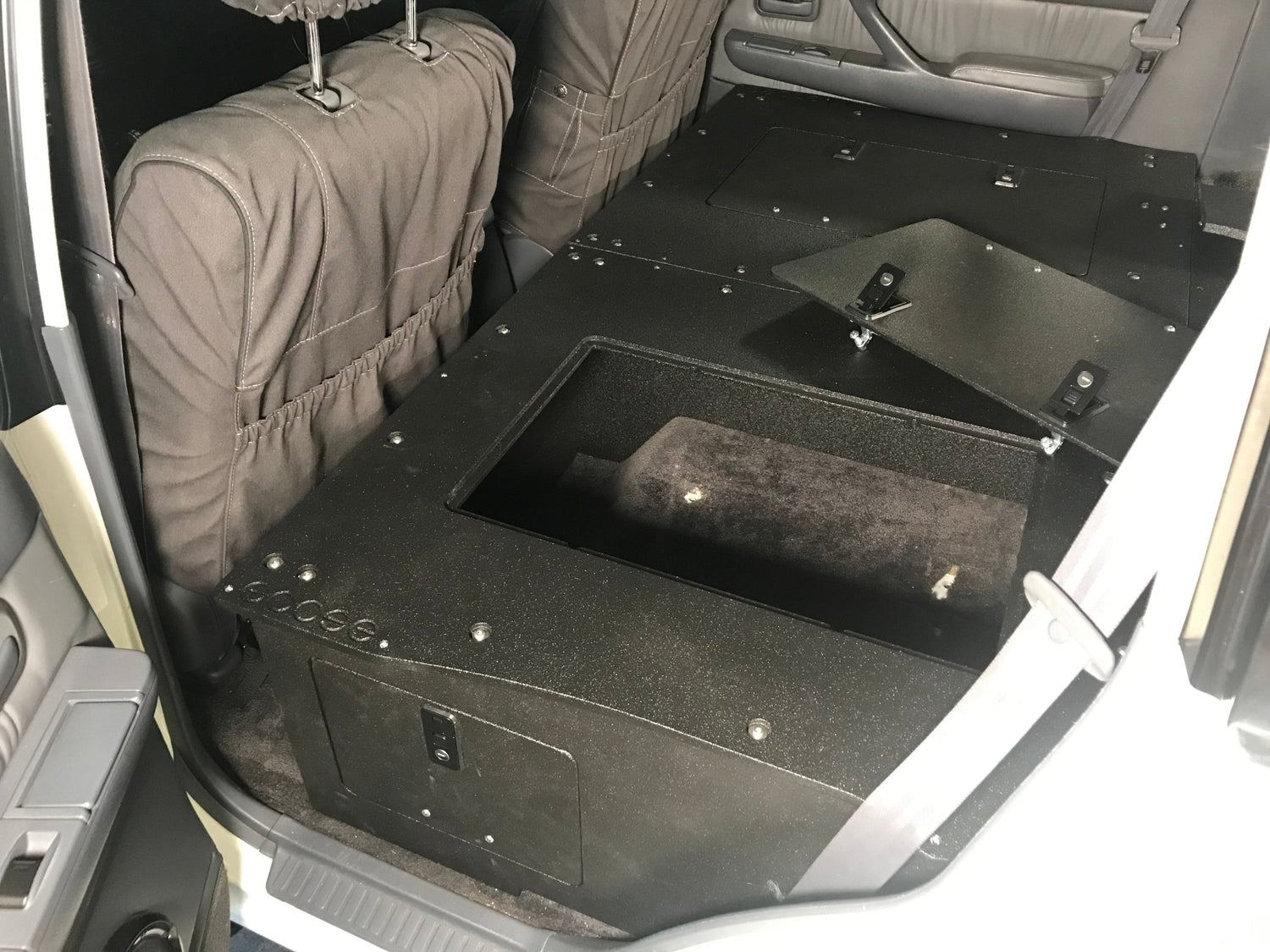 Goose Gear Stealth Sleep and Storage Packaged for Toyota Land Cruiser 1991-1997 80 Series - 43-3/8&quot; W x 8&quot; H x 40&quot; D