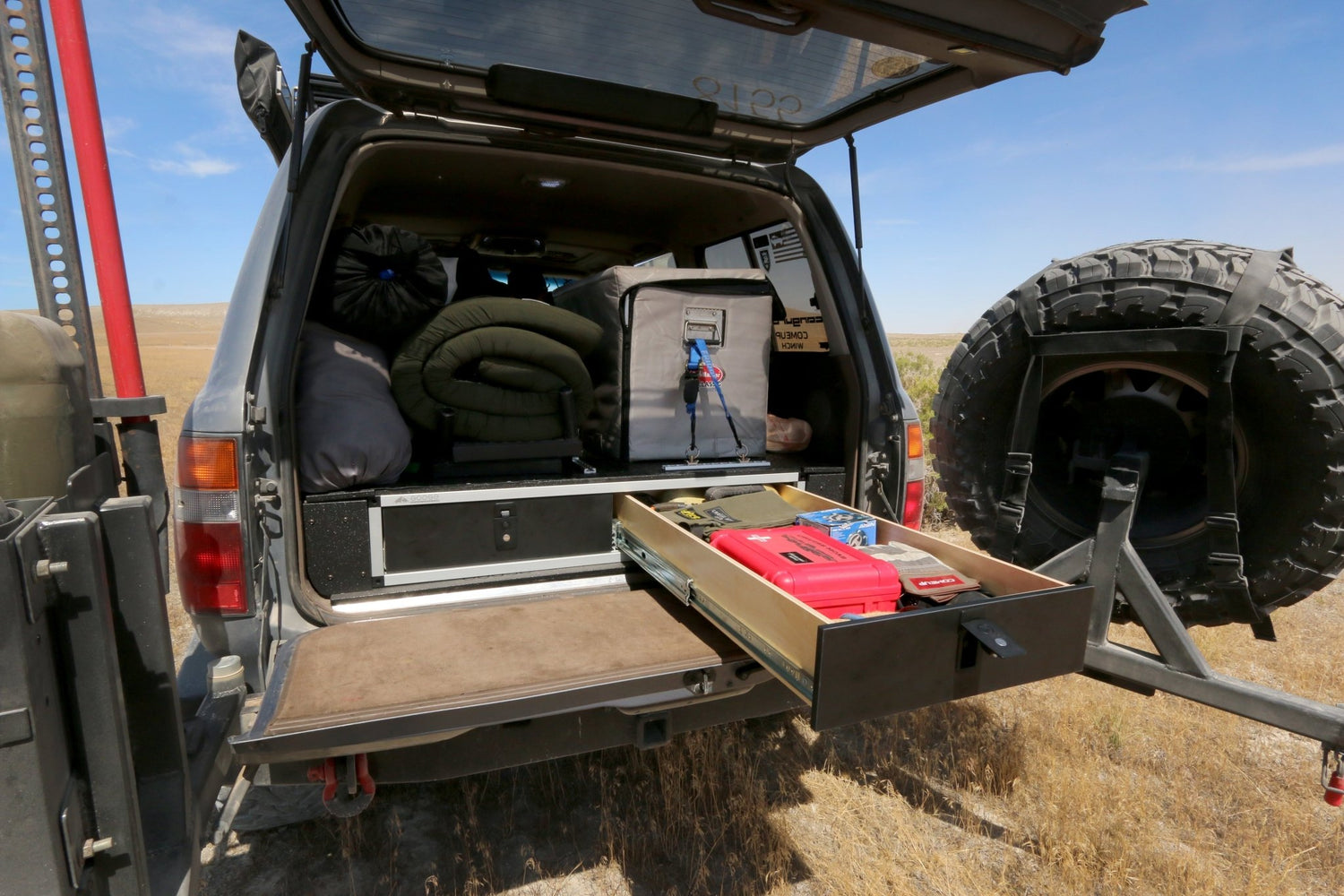 Goose Gear Stealth Sleep and Storage Packaged for Toyota Land Cruiser 1991-1997 80 Series - 43-3/8&quot; W x 8&quot; H x 40&quot; D